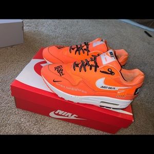 orange nike air max